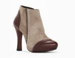 Botineta de Prada en cuero y gamuza con tachas
